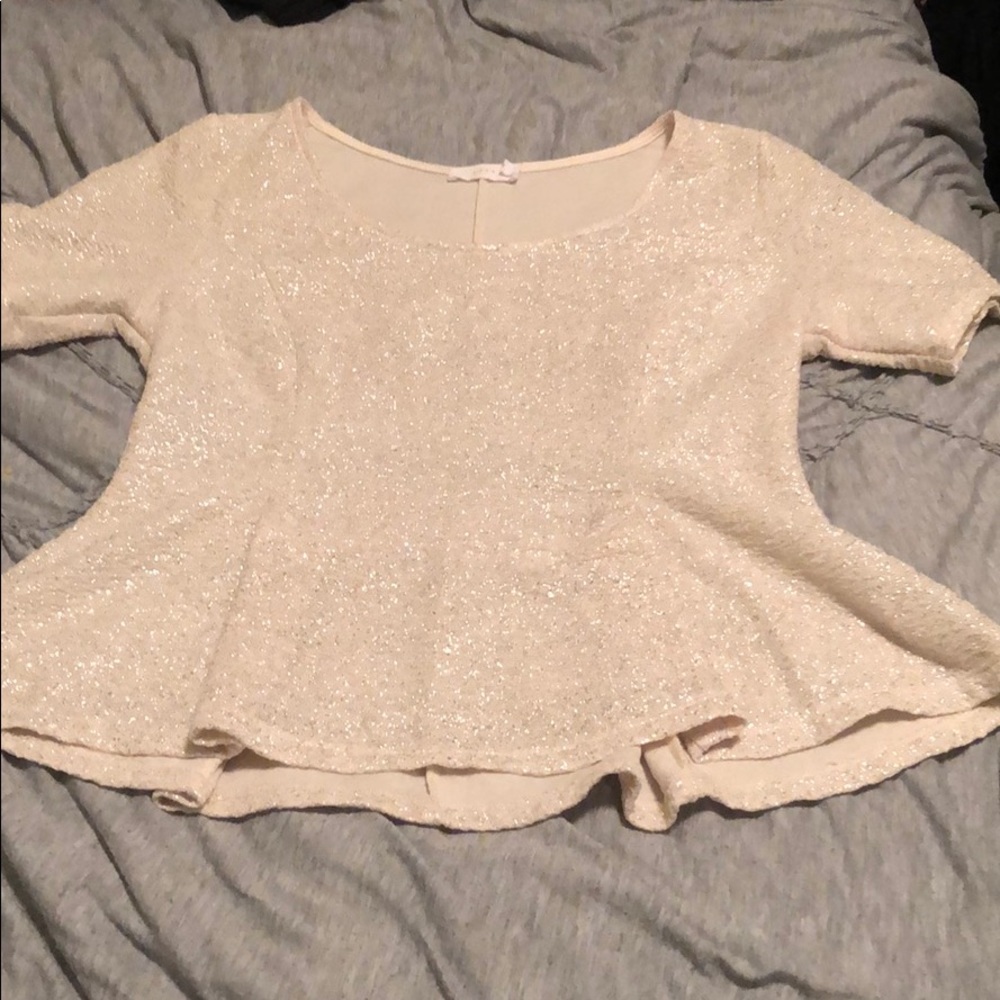 ☀️ Creme and Silver Peplum Top